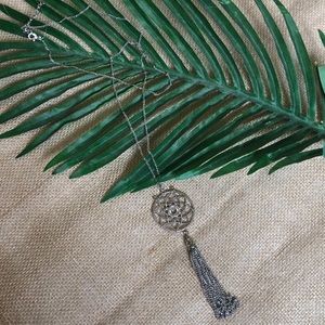 NWOT Silver Long Dreamcatcher pendent necklace